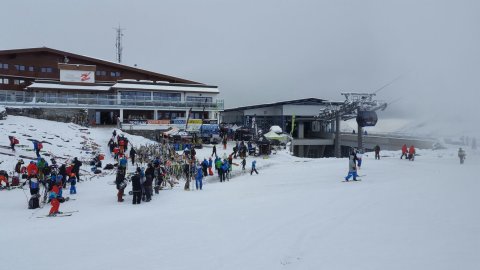 Tuxon készülnek a síelők - Fotó: lifttársaság