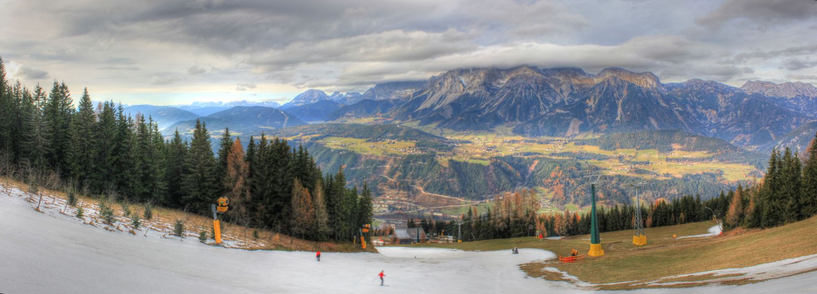 Schladming - hó csak a pályákon és az is fogyóban - Fotó: Stánicz Balázs (Stani)