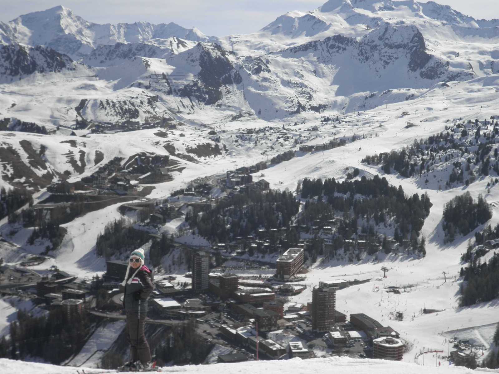 Alul Plagne Center, kicsit feljebb a bal oldalon Plagne Soleil és jobb oldalon Plagne Village