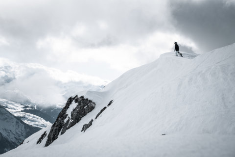 A cliff benézése fentről.