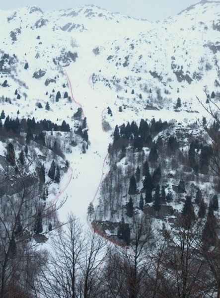 Szemben a másik nagy, fekete  pálya a Tremolo-ról