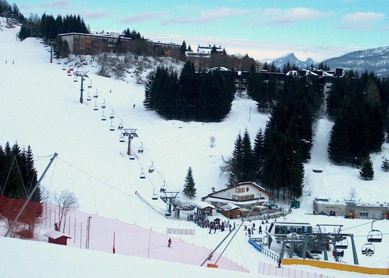 Sole pálya és felvonója szemből