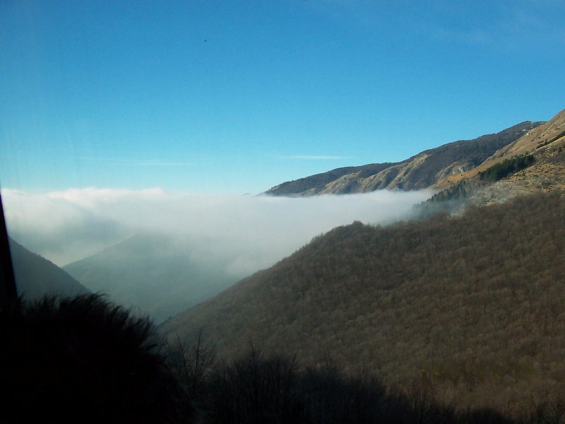A hegyoldalak csaknem szárazak voltak