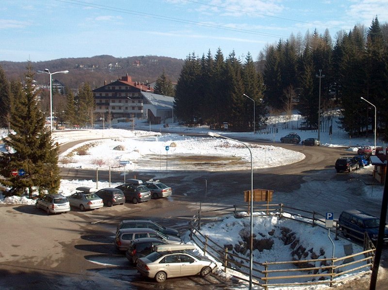 A parkoló is tátongot az ürességtől