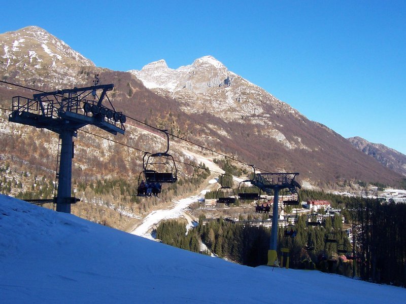 A tanulópálya tetejéről sem reménykeltő a látvány a sízés tekintetében