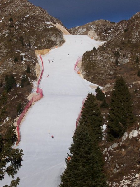 A teljes fekete szakasz