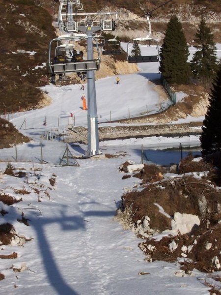 Közepe táján egy víztároló