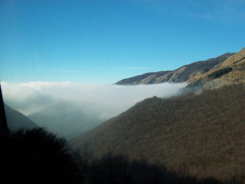 A hegyoldalak csaknem szárazak voltak