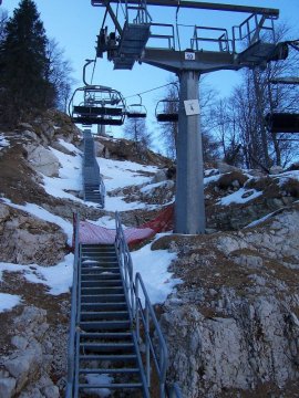 Tavaly Karácsonykor ezek a lépcsők alig látszottak ki a hó alól
