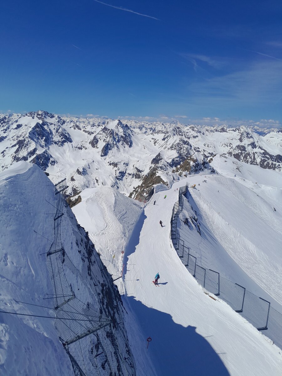 3440 méterről indulva