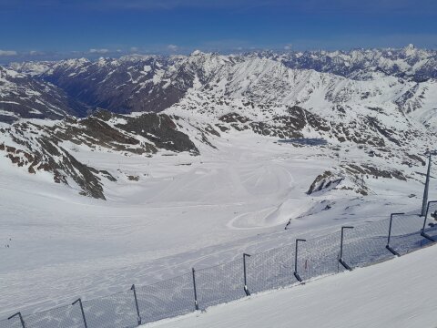 A völgybe induló pálya, hatalmas hódepókkal