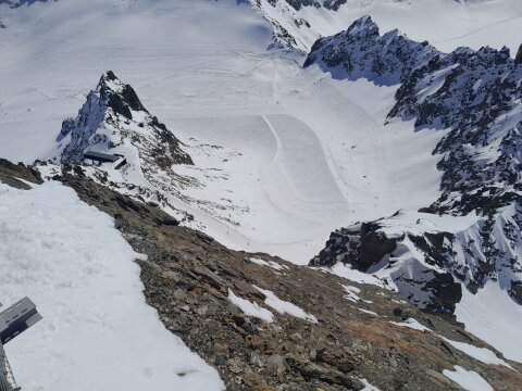 Alant a másik kabinos lift felső állomása