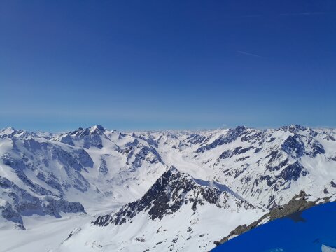 Mesés táj, távol a Berni Alpok