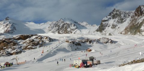 Végre tél! Megérkeztünk a gleccserhez, már nagyon mocorognak a lécek! :)