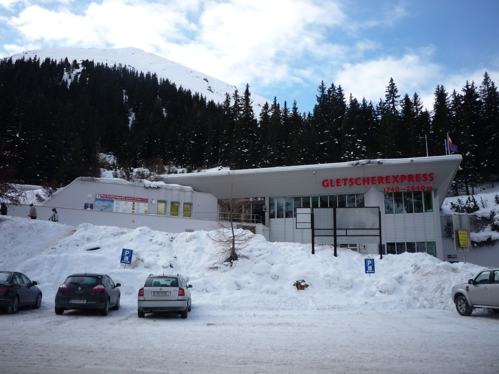 A Pitztal-gleccser felvonójának alsó állomása a parkoló felöl (1740 m)
