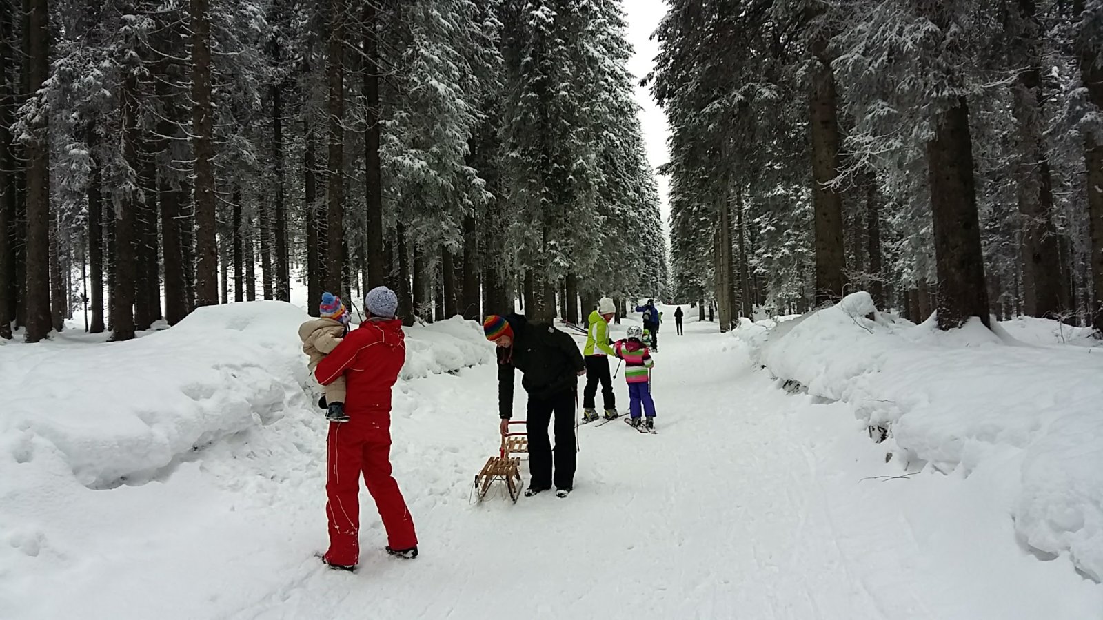 Kb. 500 métert kell ilyen úton megtenni a sípályáig.