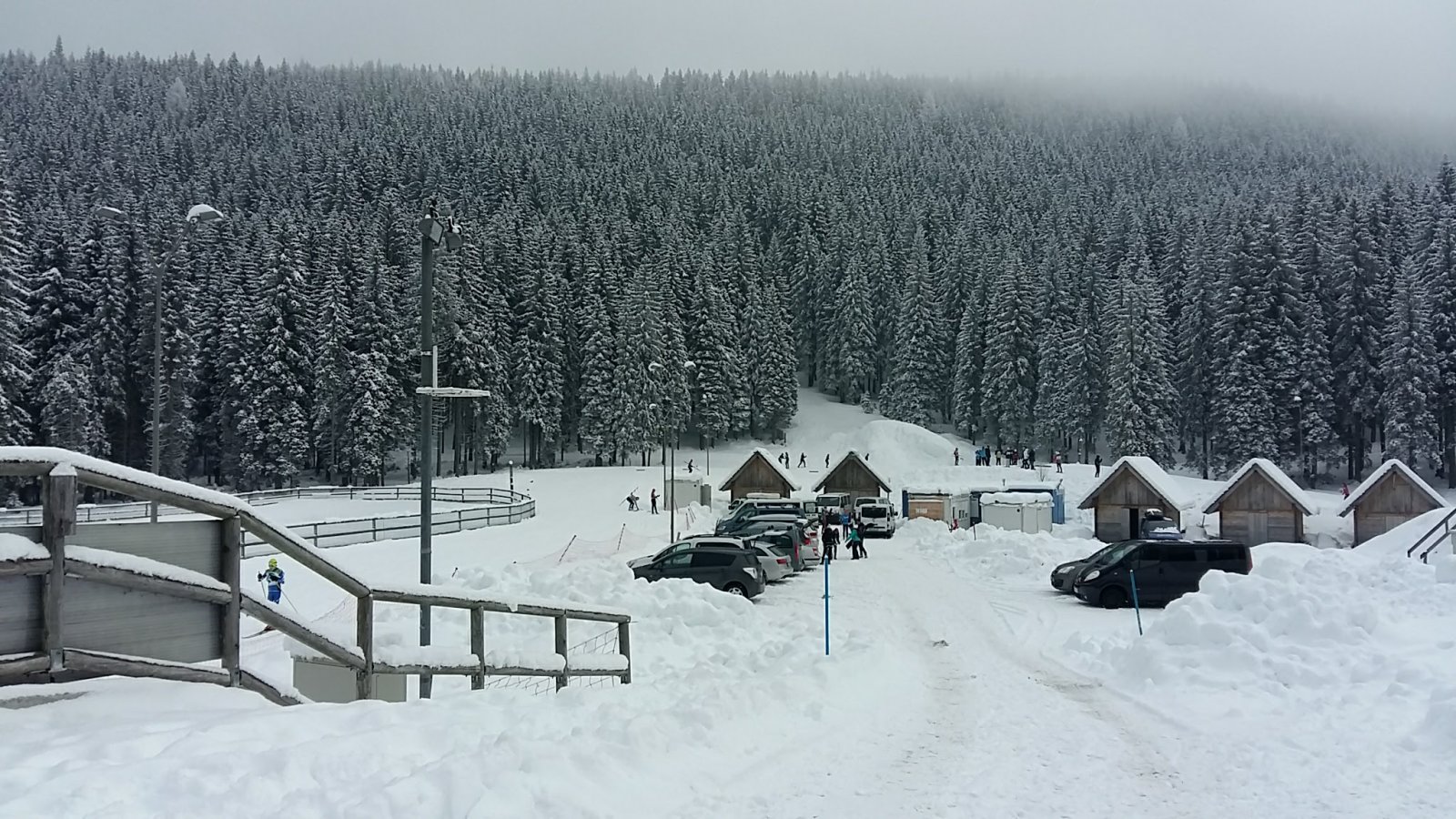 Gyönyörű időnk volt februárban, éjjel 10 cm hó esett a meglévő fél méterre.