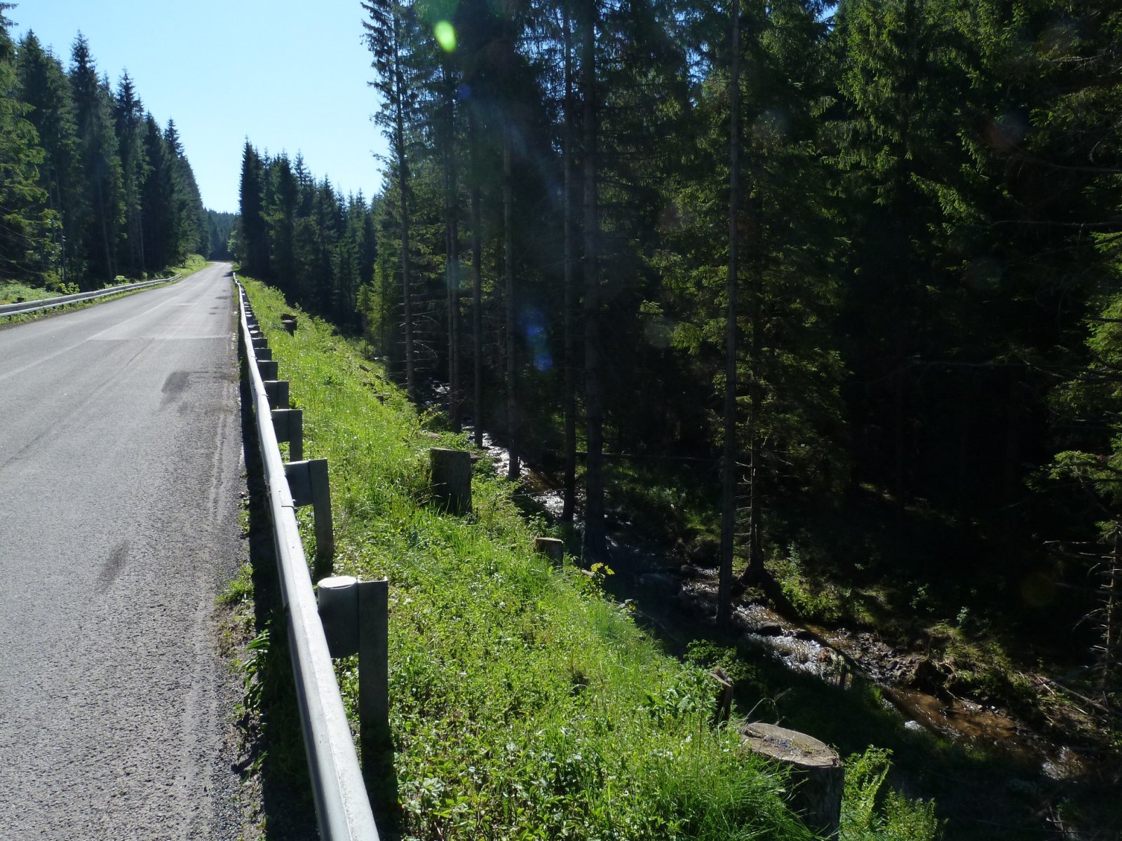 Lent az Ipoly, mint hegyi patak