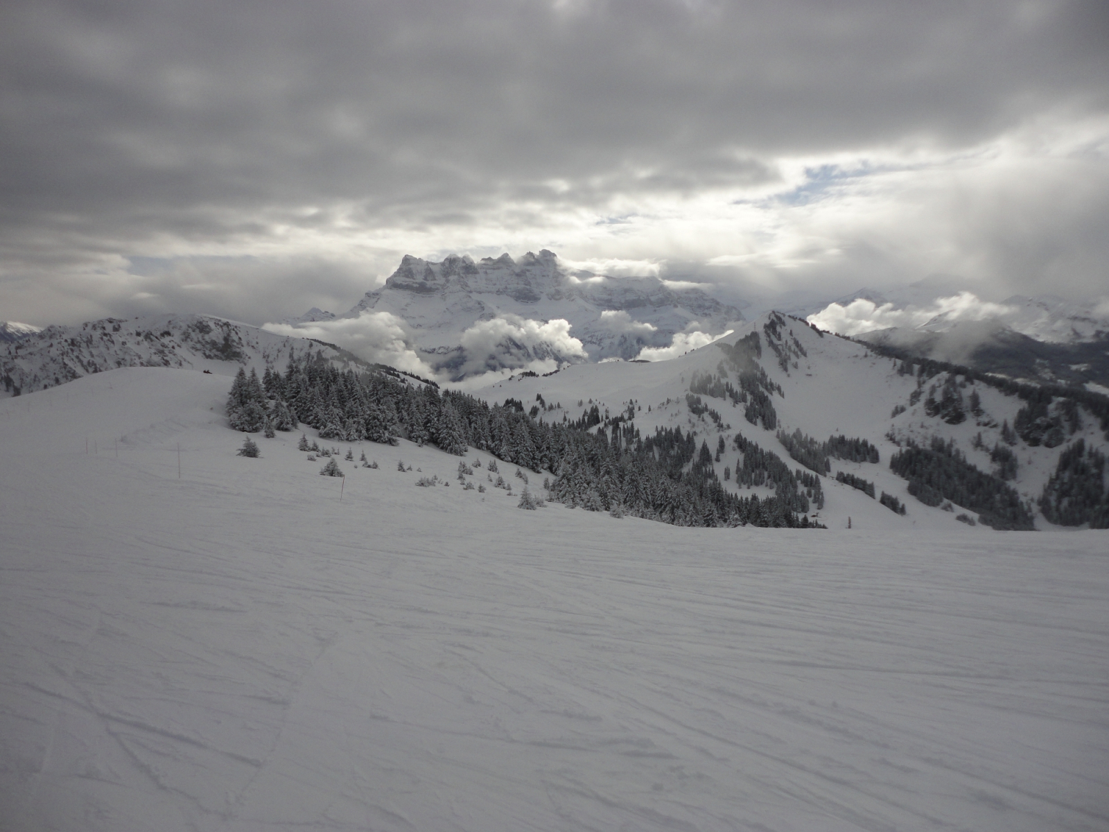 A látványos Dents du Midi - távolabbról