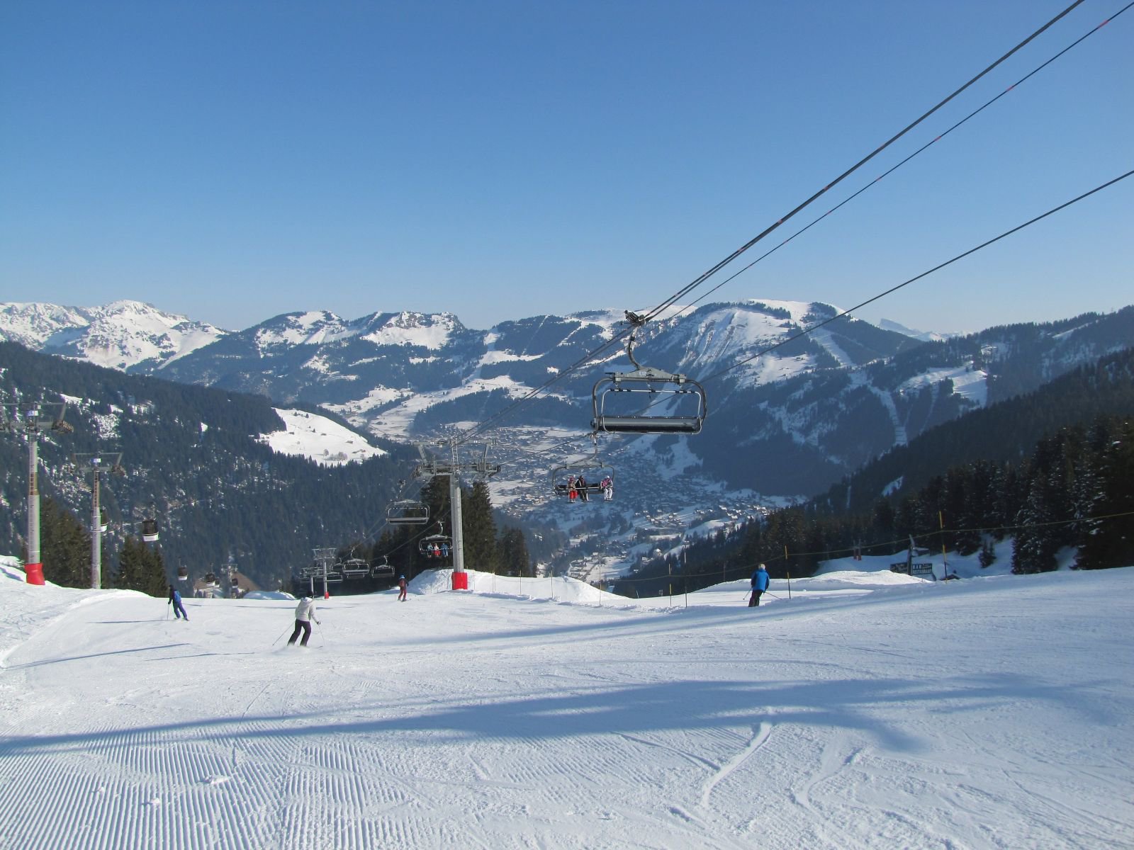 A Linga kabinos felvonó tetejénél