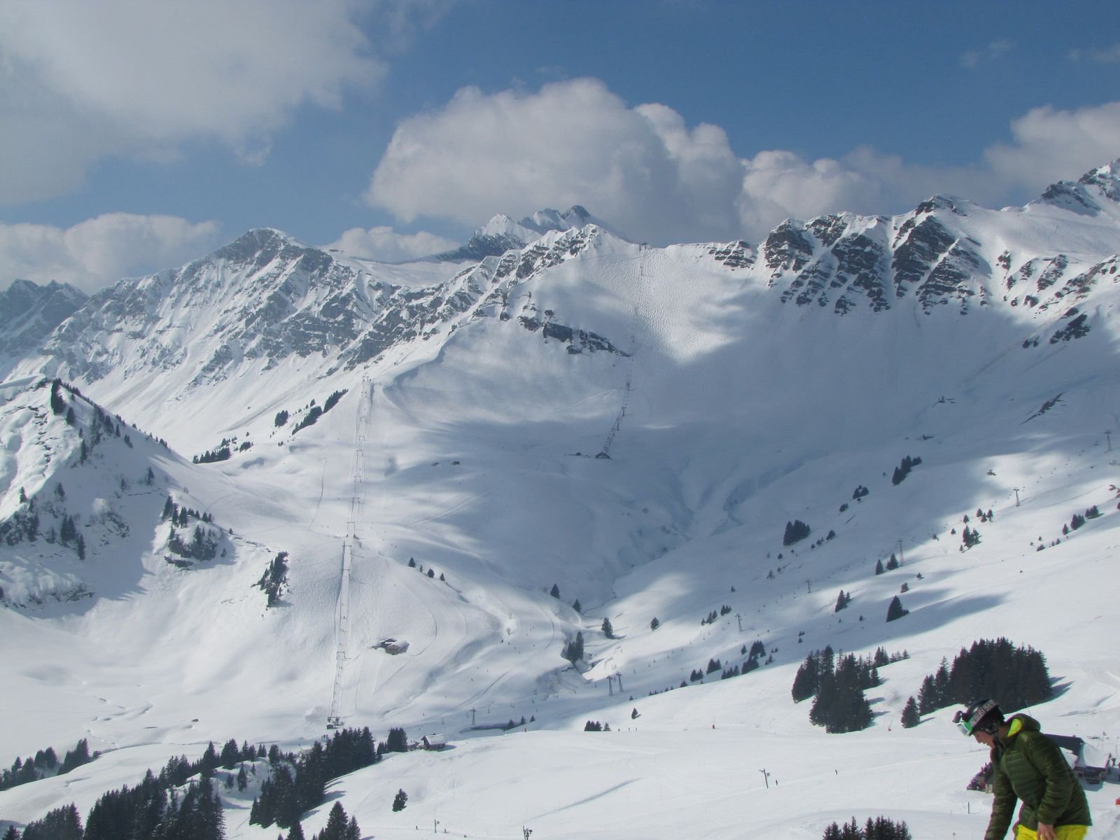 Kilátás a Les Crosets tetejétől a Svájci Fal felé