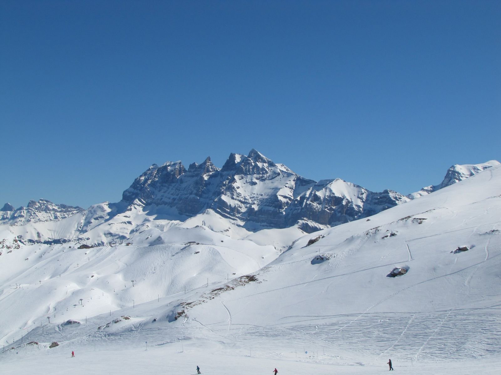 Avoriaz, kilátás a Grandes Combes felvonó tetejétől Svájc felé