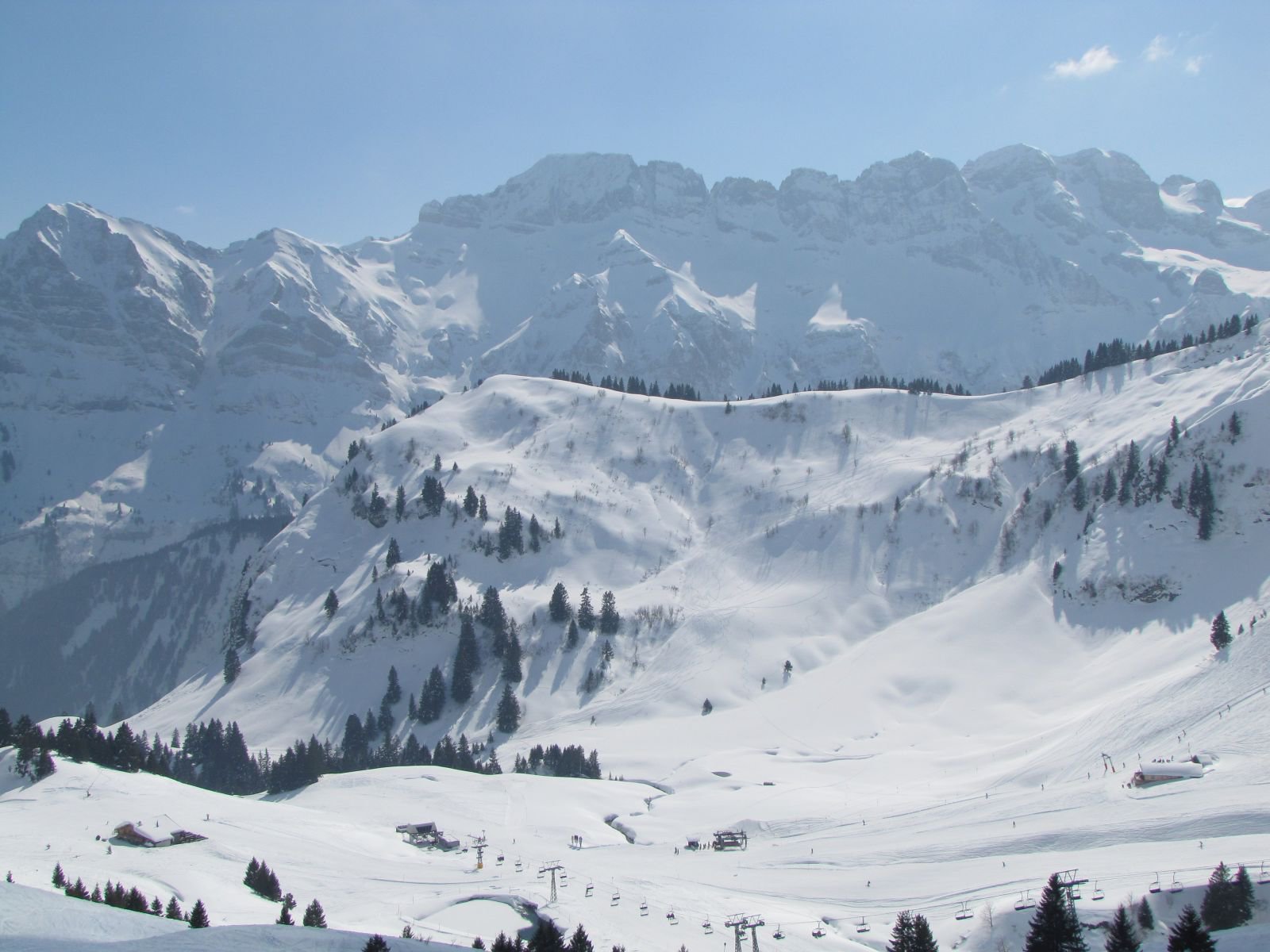 Kilátás a Les Crosets tetejétől