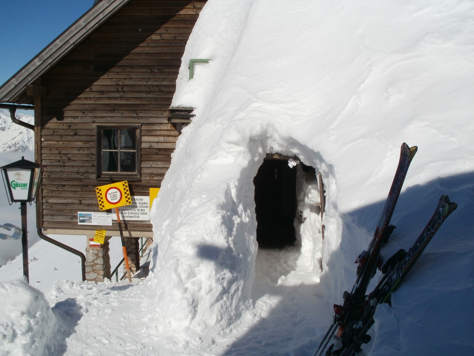 A Polster hütte bejárata