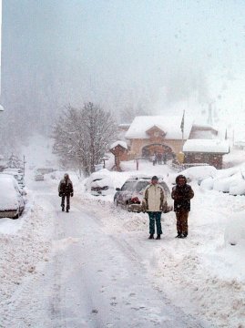 Nap folyamán cca 40 cm hó esett és csaknem lebénúlt minden