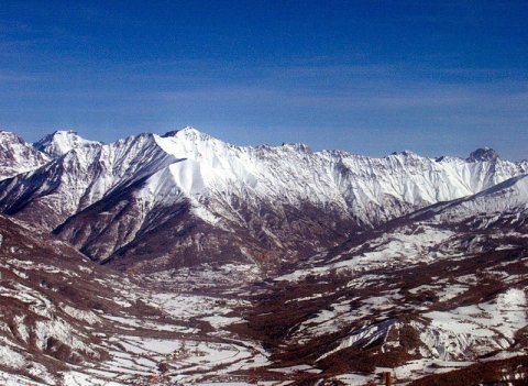 Lenn a völgy fenekén Barcenolette apró házai