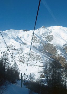 Az átkelő liften. Szemben a Le Lac ahová igyekeztünk