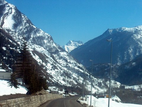 ...Olasországba, majd Miláno-Mestre-Triest-Zagreb-Letenye útvonalon haza.