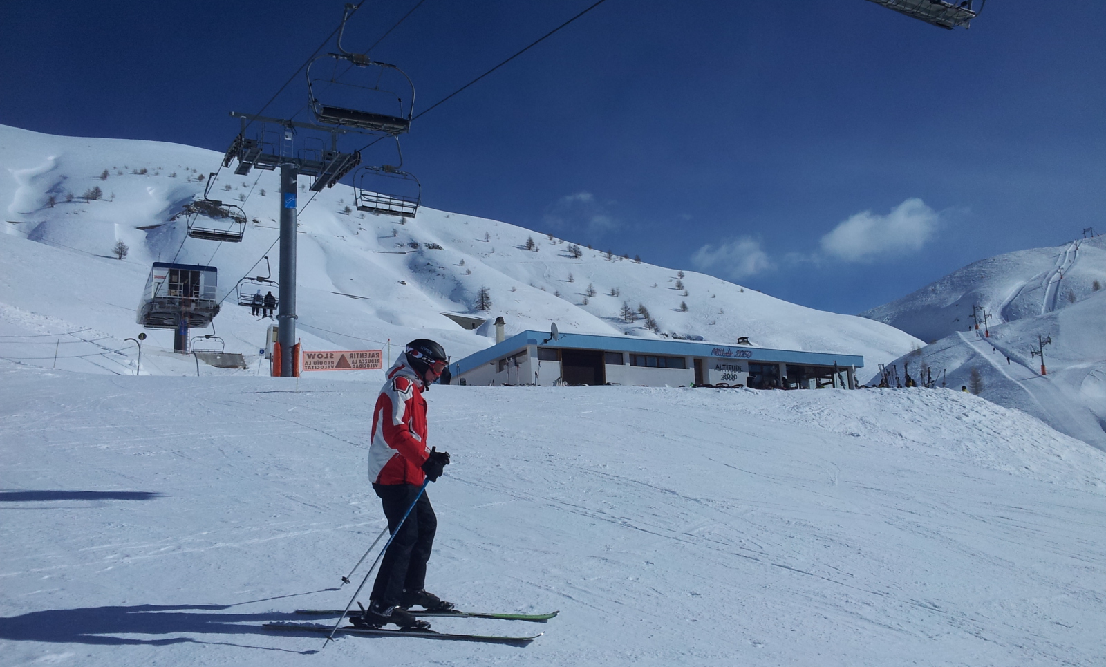 Vescal aljánál 2050-en van egy hütte