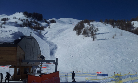 TSD Bergeries felvonó és szemben a surf és gimette kezeletlen piros pályák