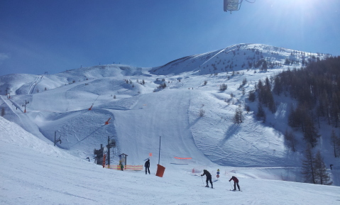 Szemben alpage kék és jobbra forét kék pálya, mely levisz Val d