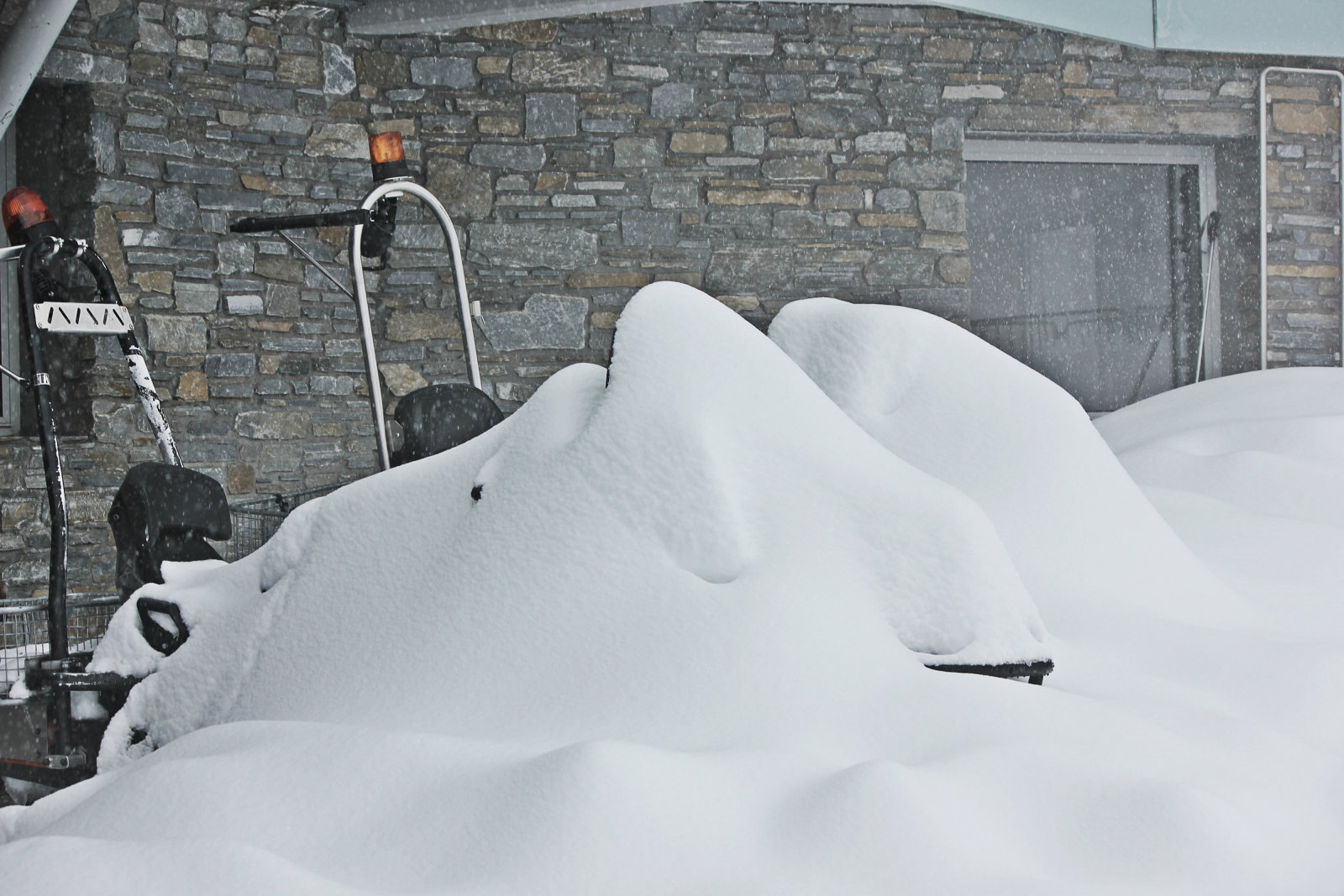 Behavazott motorosszánok