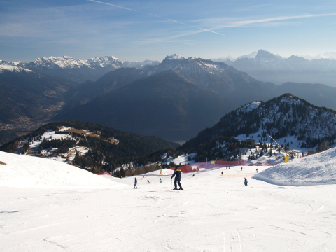 A Zoncolan tetejéről, balra az 1-es fekete, jobbra a 2-es piros