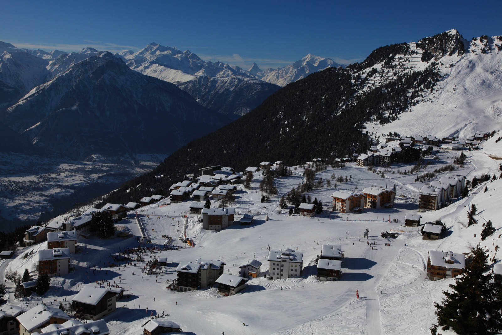A téli Riederalp madártávlatból