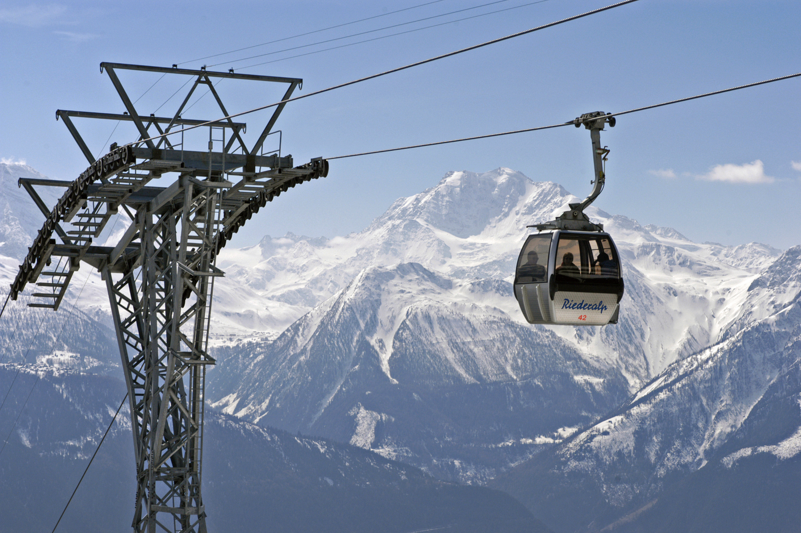Riederalp - 6 személyes kabinos felvonóval is megközelíthetjük a magas fennsíkon található falut.