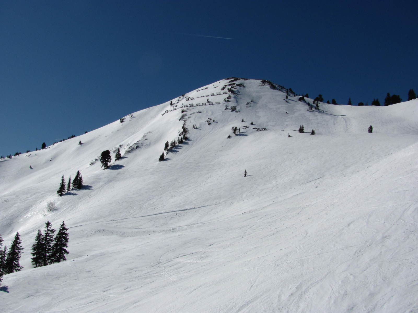 Piros 4-es + hegyoldala (meredekebb mint látszik)