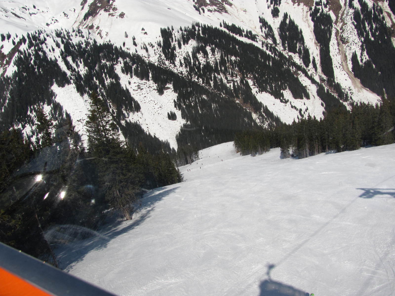 Piros 10 felvonóból