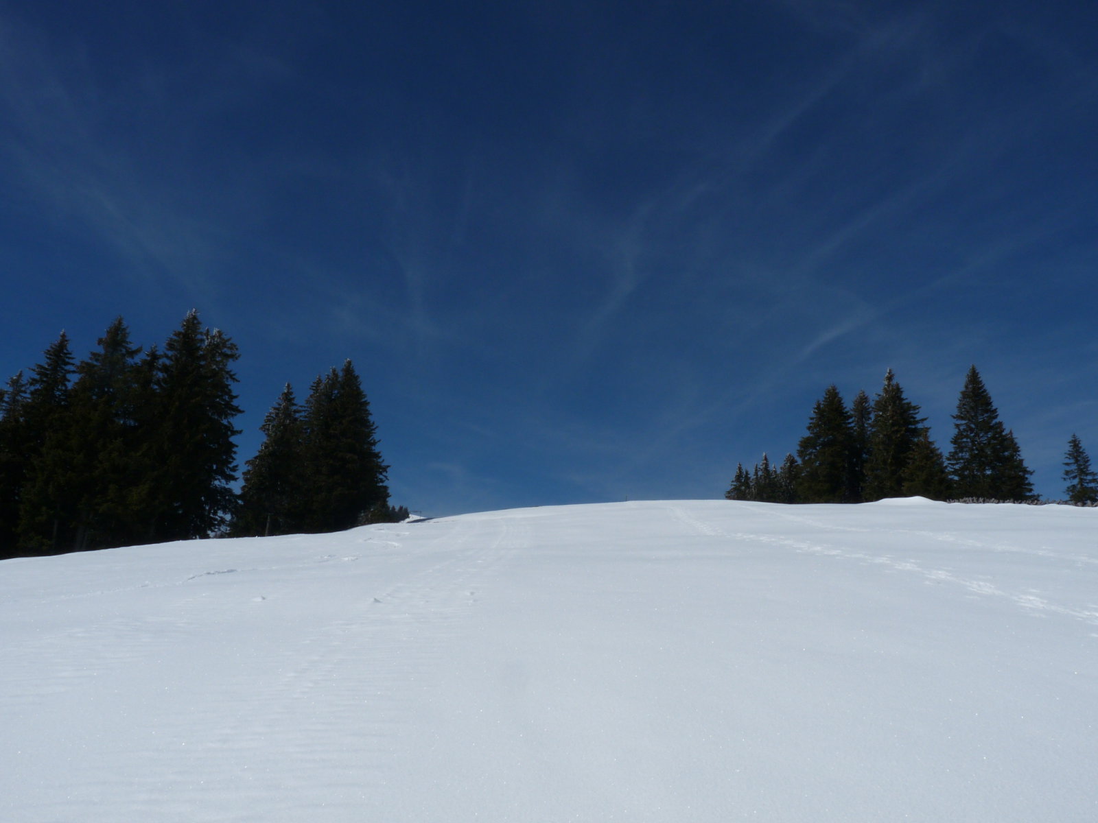 felfelé a sípályán