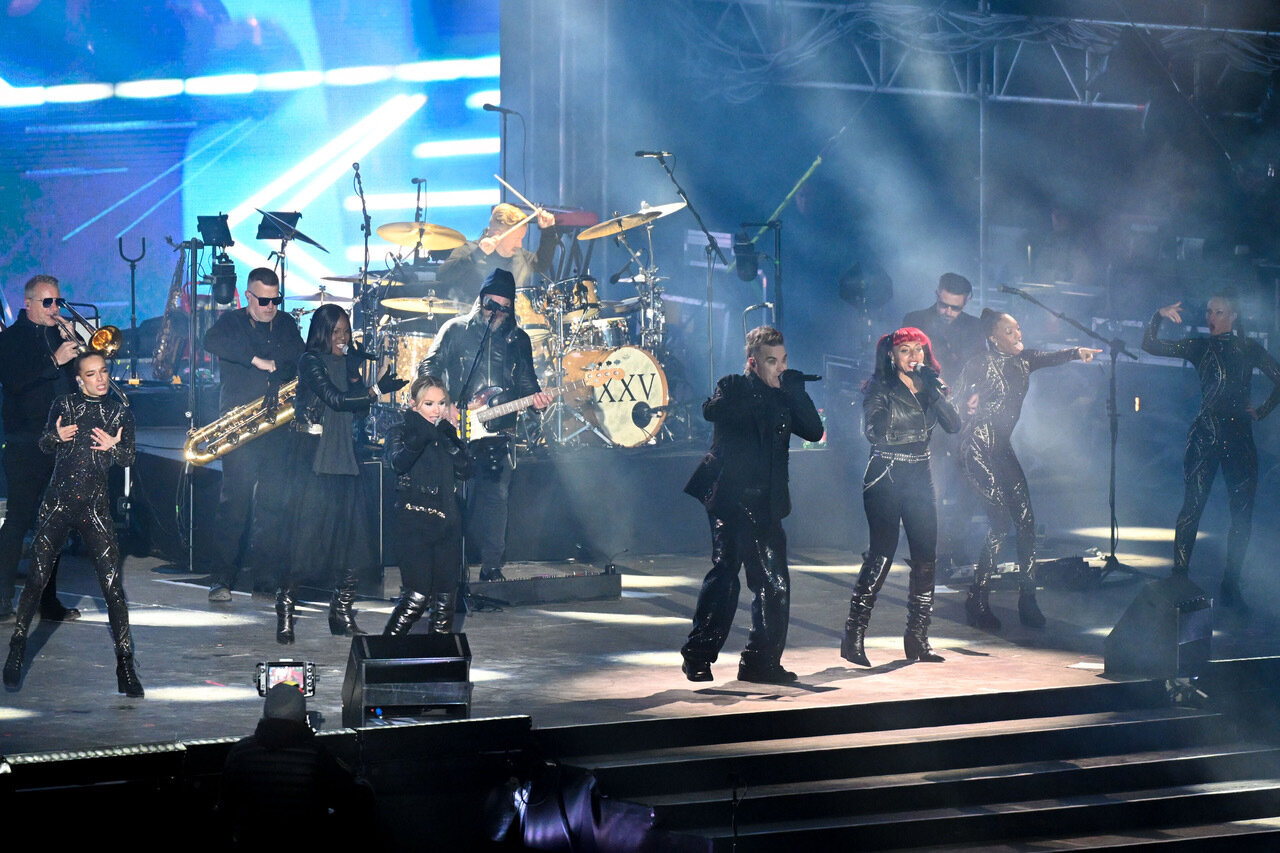 A színpadon mindenki feketében | Fotó: Szántó György