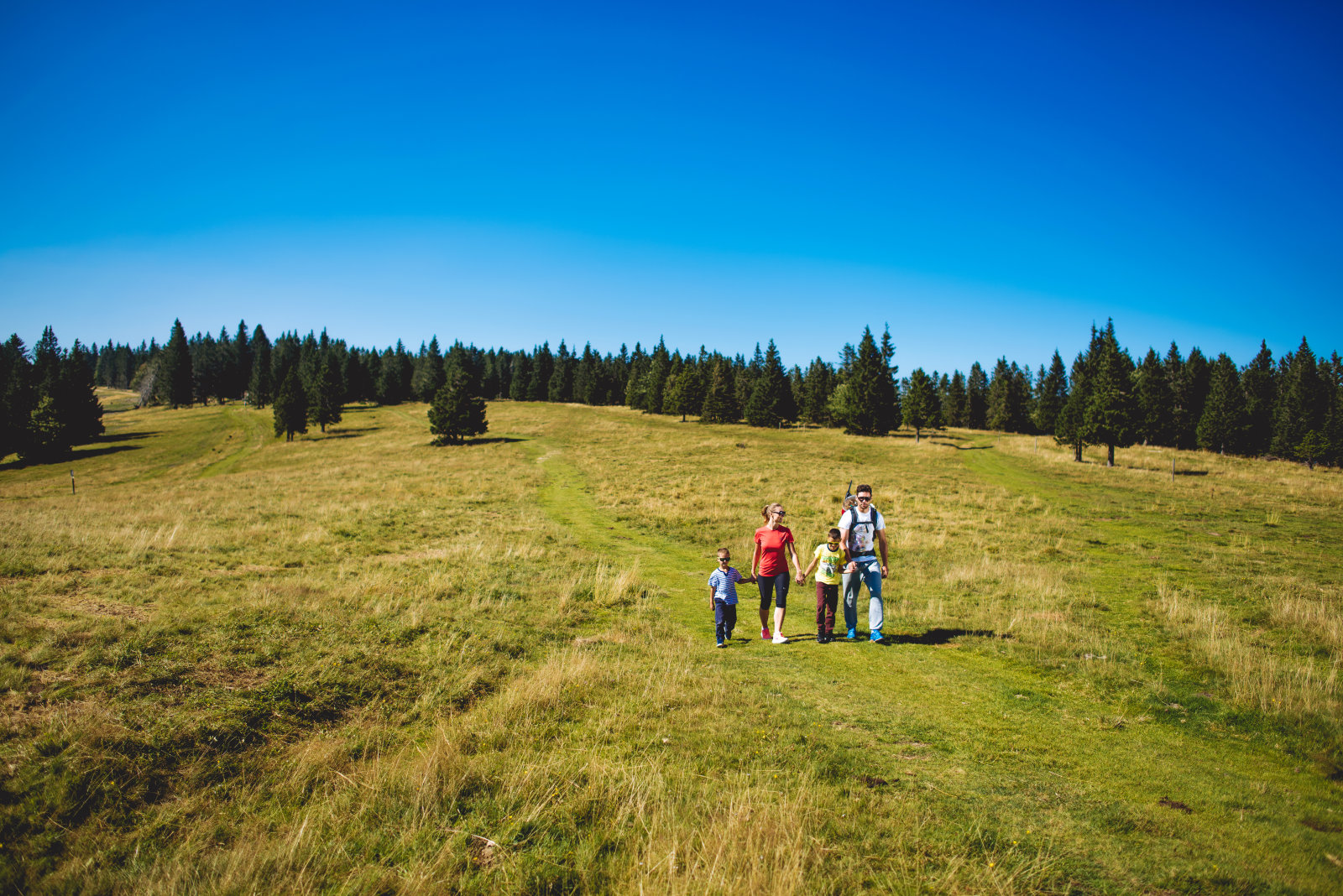Rogla-family-walk.jpg