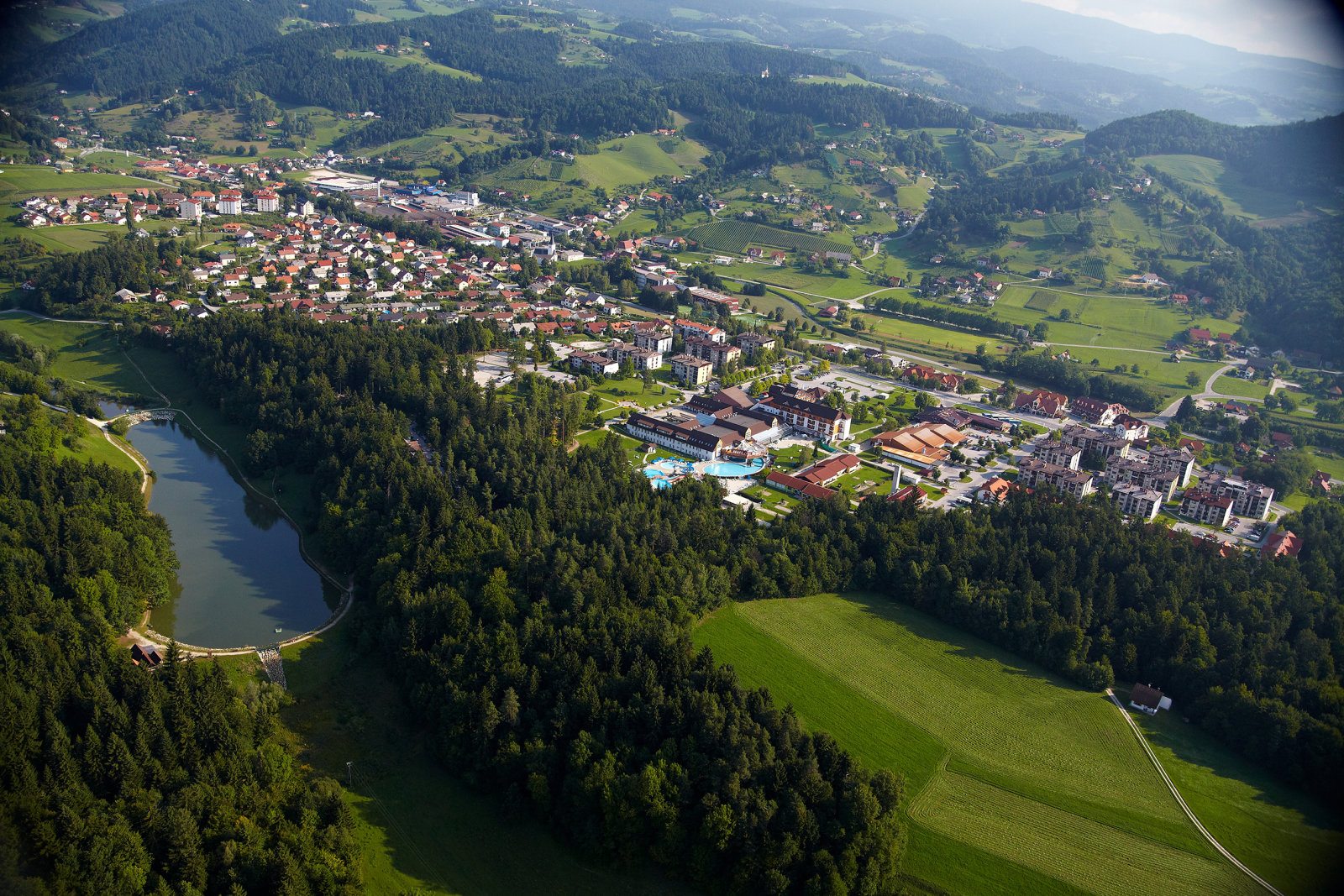 Zreče  panoráma a tóval