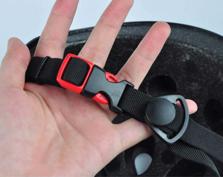 Bukósisak: Rögzítő pántrövidítés, betoldás, sisakbélés alakítása 