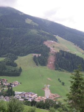 Az új kabinos építése Hinterglemmben