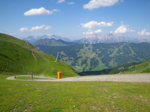 Úton a Schatberg Westre