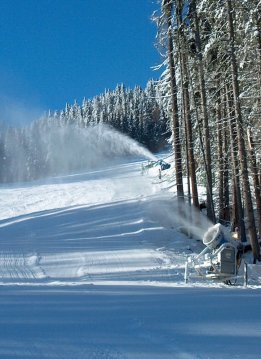 Dokgozik a hó-ágyú az "S" pályán