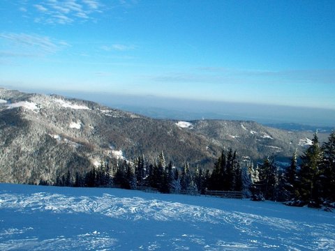 A geric közepén az apró fehér pontocska, St.Hemma temploma